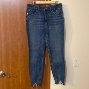 SUPER STRETCH Maurices dark blue jeans. size: 12